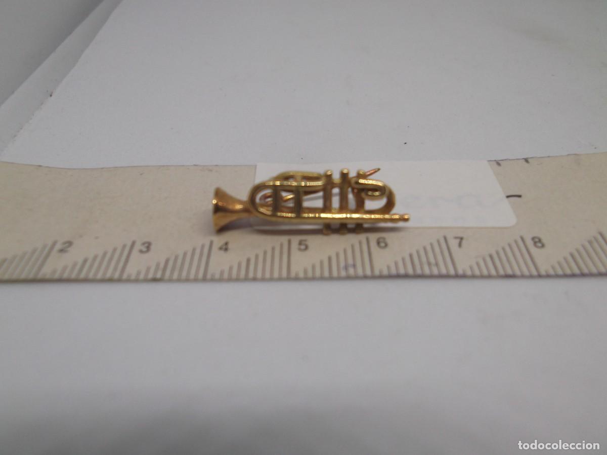 Joyeria: Aguja de trompeta en oro amarillo de 18 Kt. - Foto 2