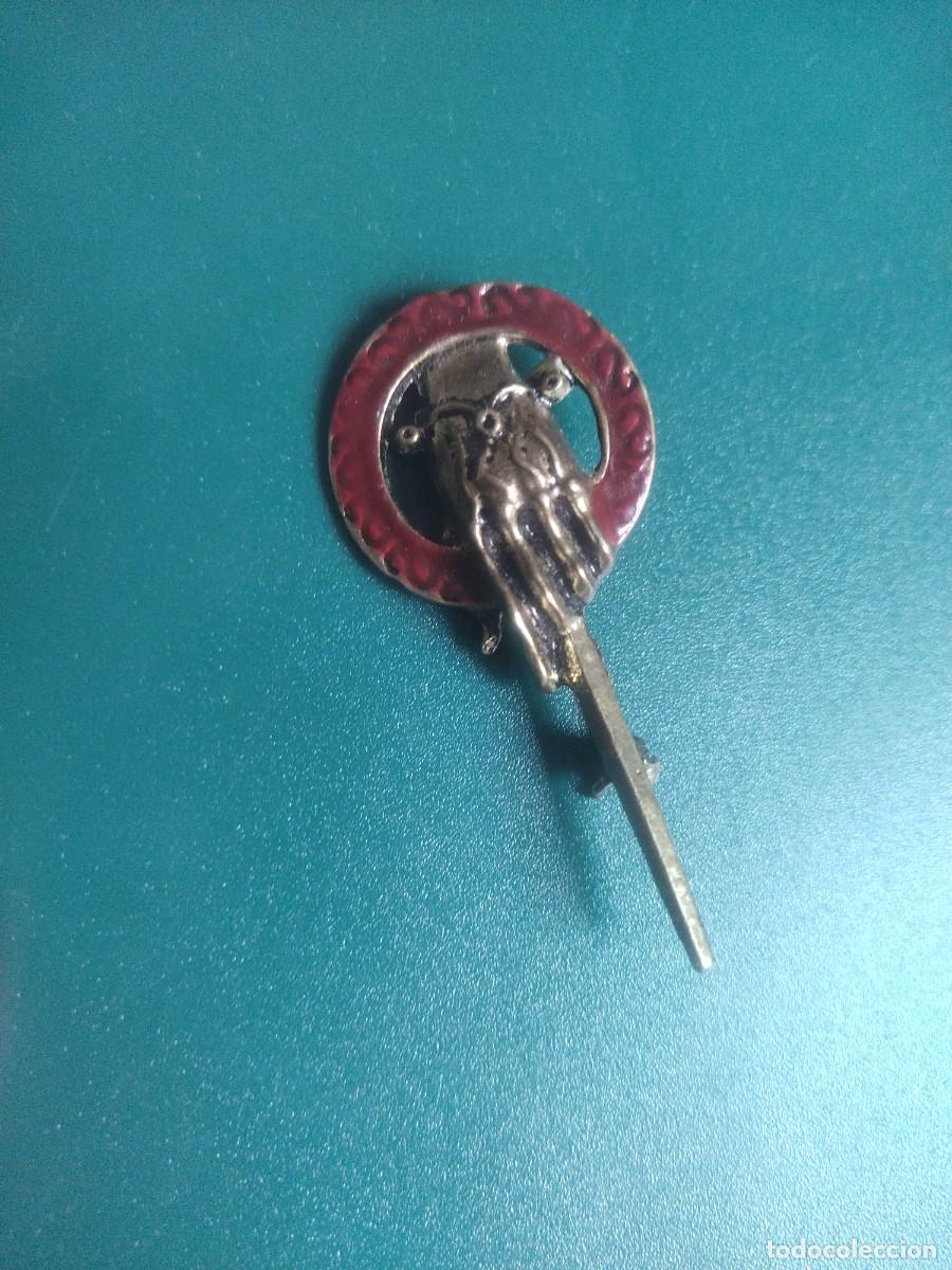 Joyeria: Antiguo broche en bronce Mano . - Foto 3