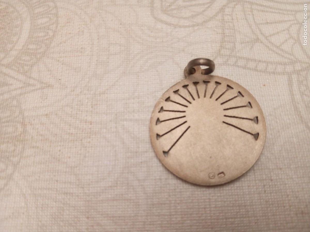Joyeria: Medalla de la Virgen en relieve - Foto 2