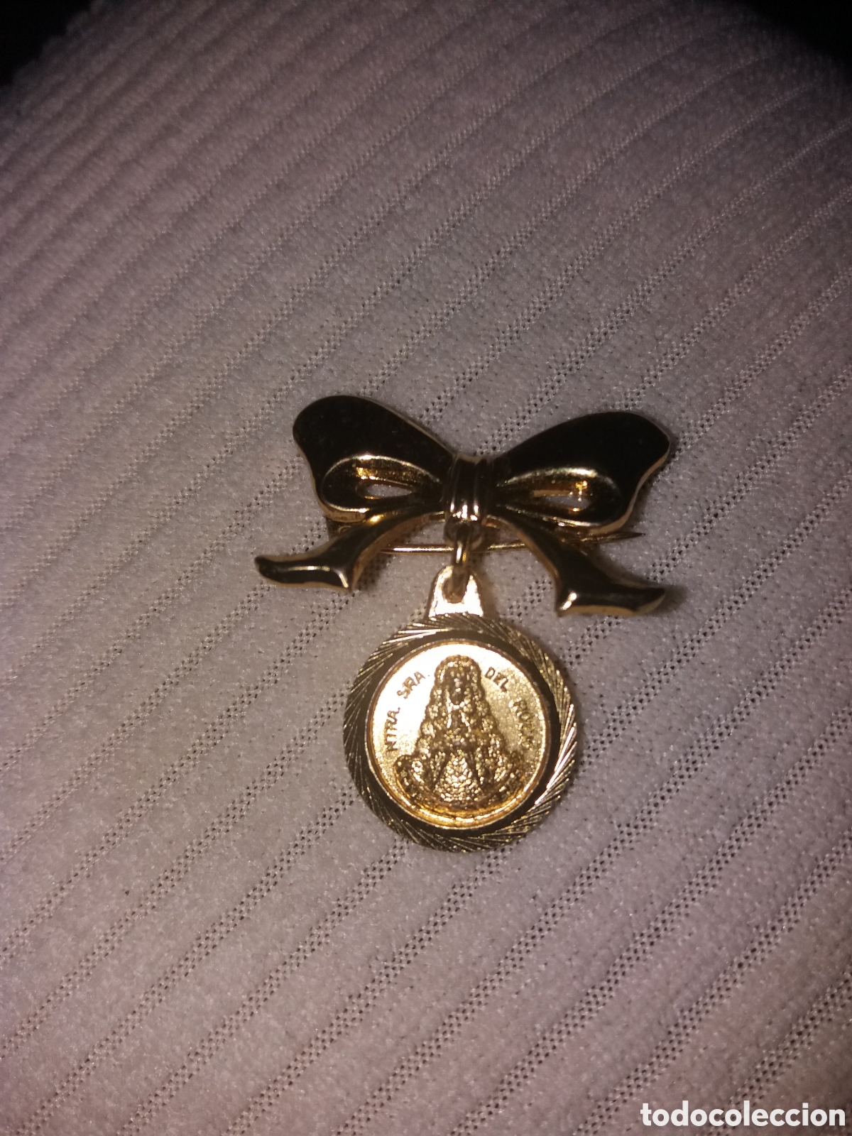 Joyeria: Broche virgen del Roc&iacute;o ba&ntilde;o de oro - Foto 1