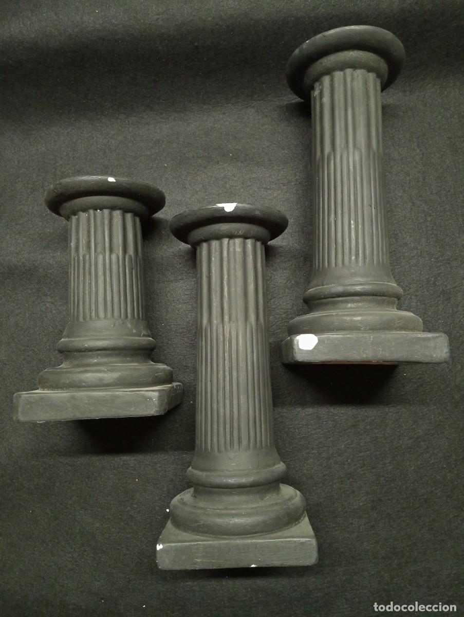 Joyeria: 8 Columnas de escayola, procedentes de escaparate antiguo. - Foto 5
