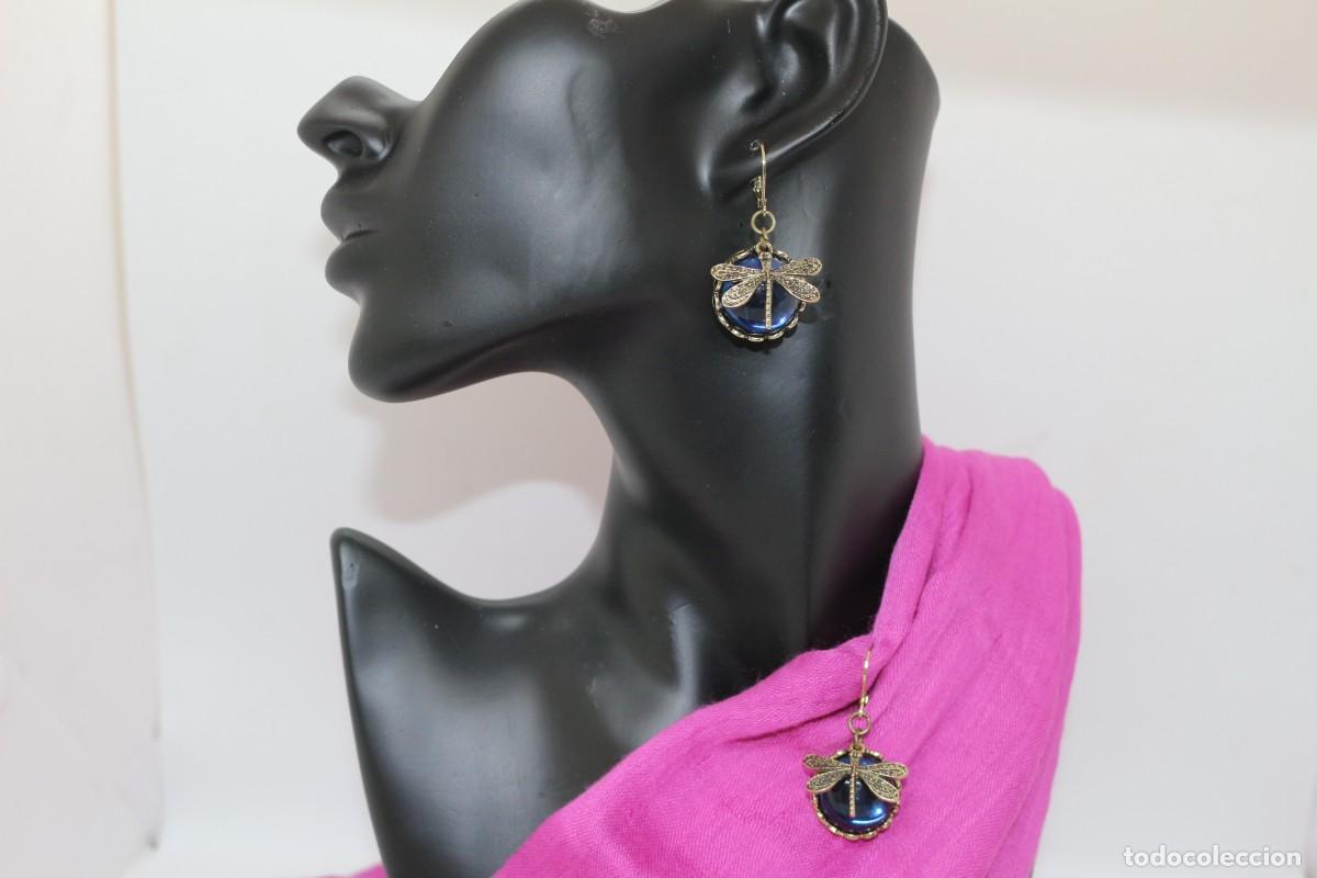 Joyeria: Par de pendientes de bisuter&iacute;a con piedras azules y lib&eacute;lula - Foto 2