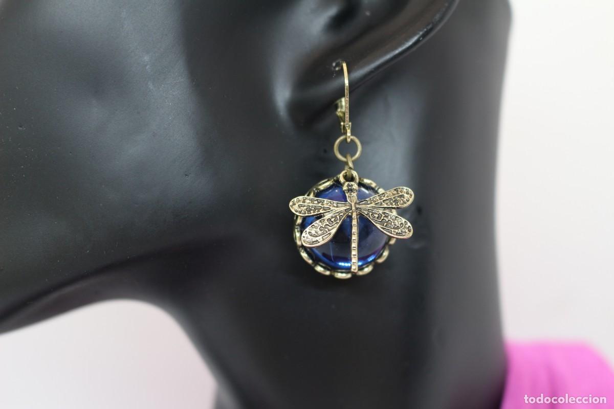 Joyeria: Par de pendientes de bisuter&iacute;a con piedras azules y lib&eacute;lula - Foto 3