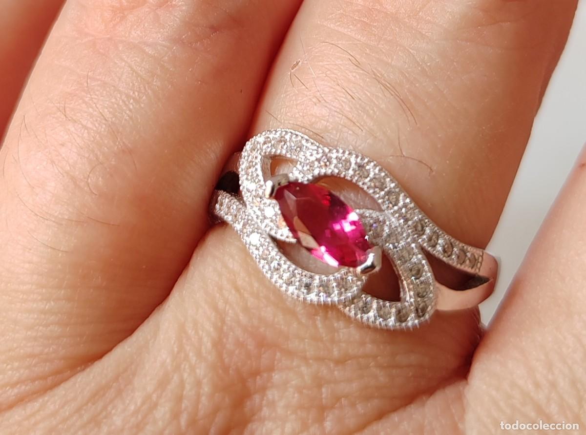 Joyeria: Anillo en Plata de Ley, Rub&iacute; y Topacios - Foto 2