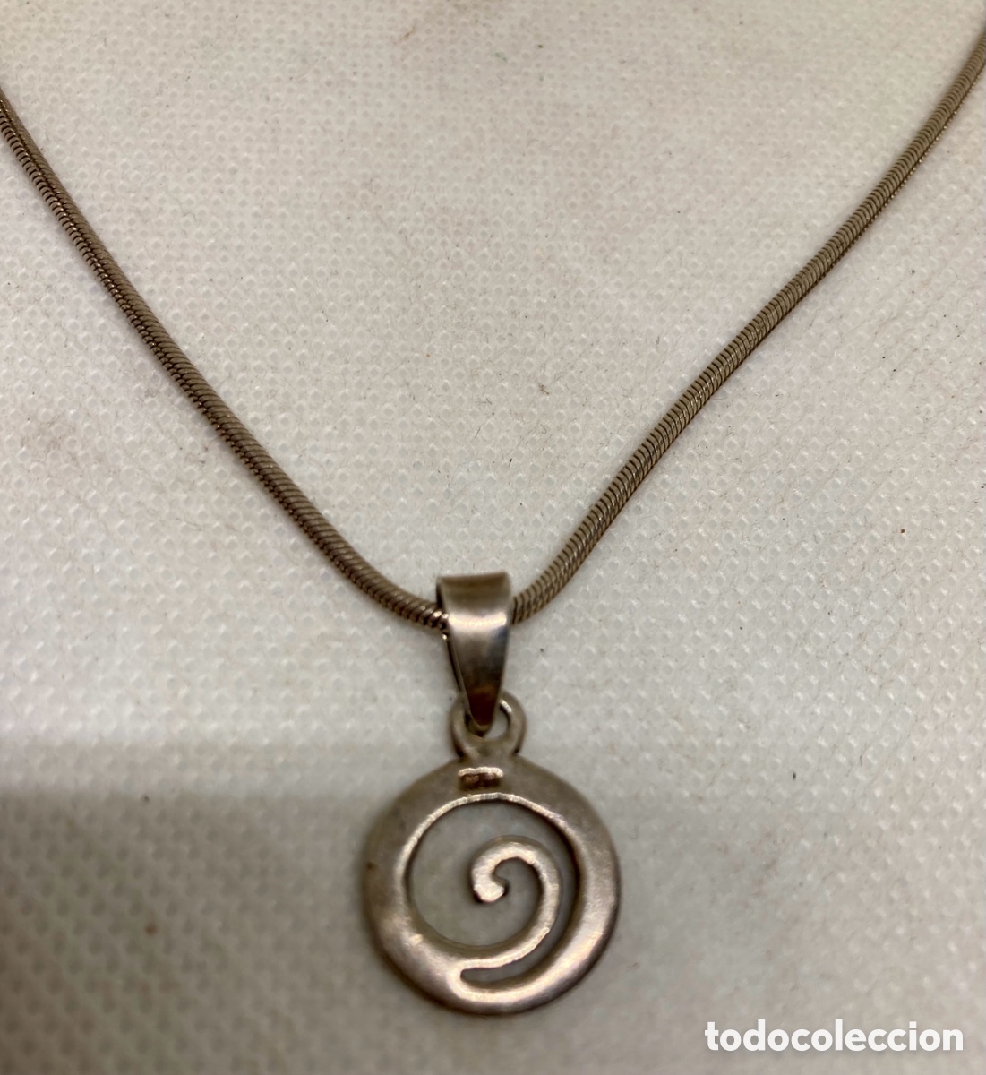 Joyeria: COLLAR CON COLGANTE CON CADENA PLATEADA NUEVO - Foto 1