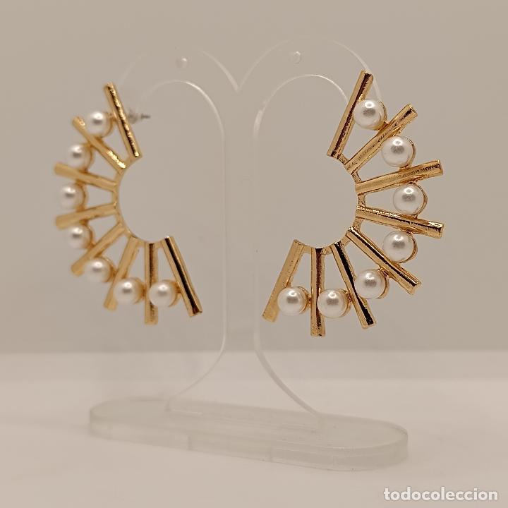 Joyeria: Sofisticados pendientes de dise&ntilde;o moderno con ba&ntilde;o de oro y perlas. - Foto 2