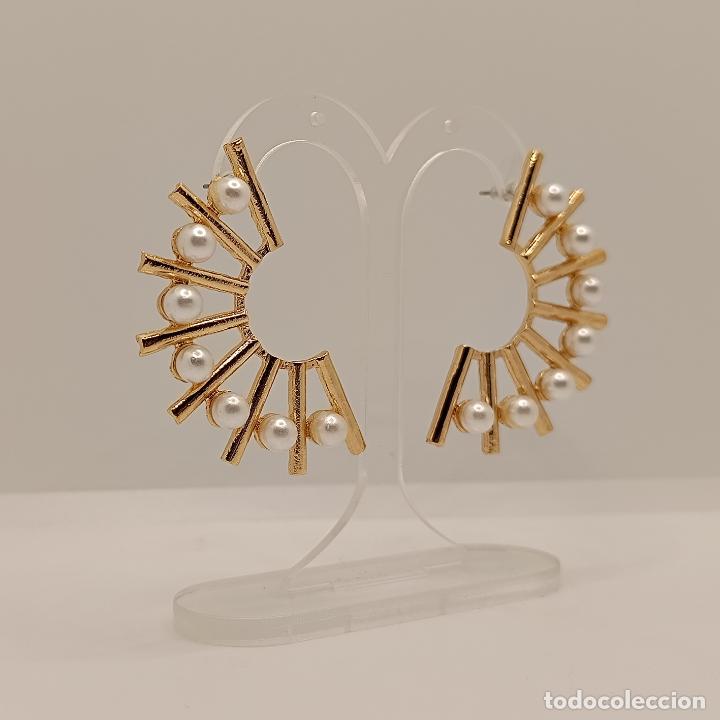 Joyeria: Sofisticados pendientes de dise&ntilde;o moderno con ba&ntilde;o de oro y perlas. - Foto 5