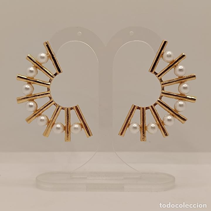 Joyeria: Sofisticados pendientes de dise&ntilde;o moderno con ba&ntilde;o de oro y perlas. - Foto 6