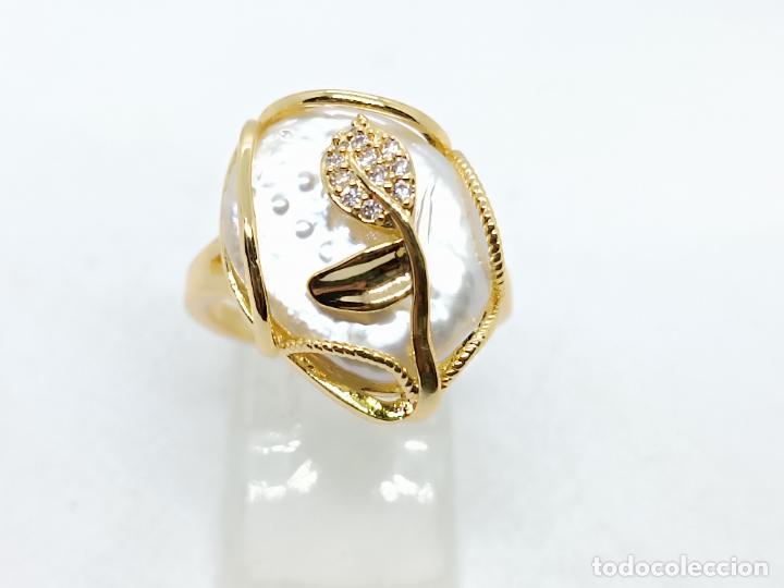 Joyeria: Sofisticado anillo de lujo chapado en oro con perla barroca y circonitas - Foto 3