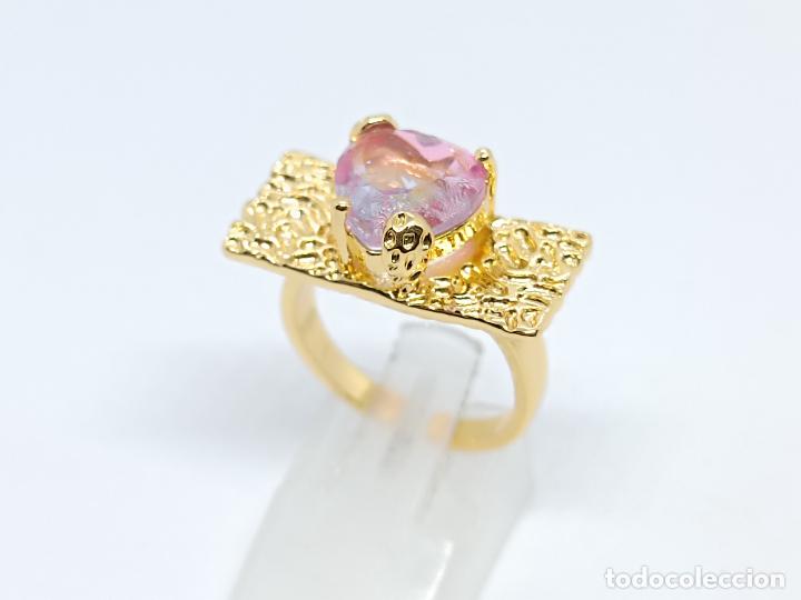 Joyeria: Sofisticado anillo chapado en oro de elegante dise&ntilde;o abstracto con coraz&oacute;n rosado - Foto 3