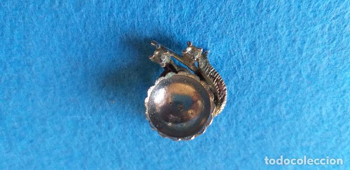 Gioielleria: Un Pendiente suelto. Sin su pareja. Cierre clip. Plateado