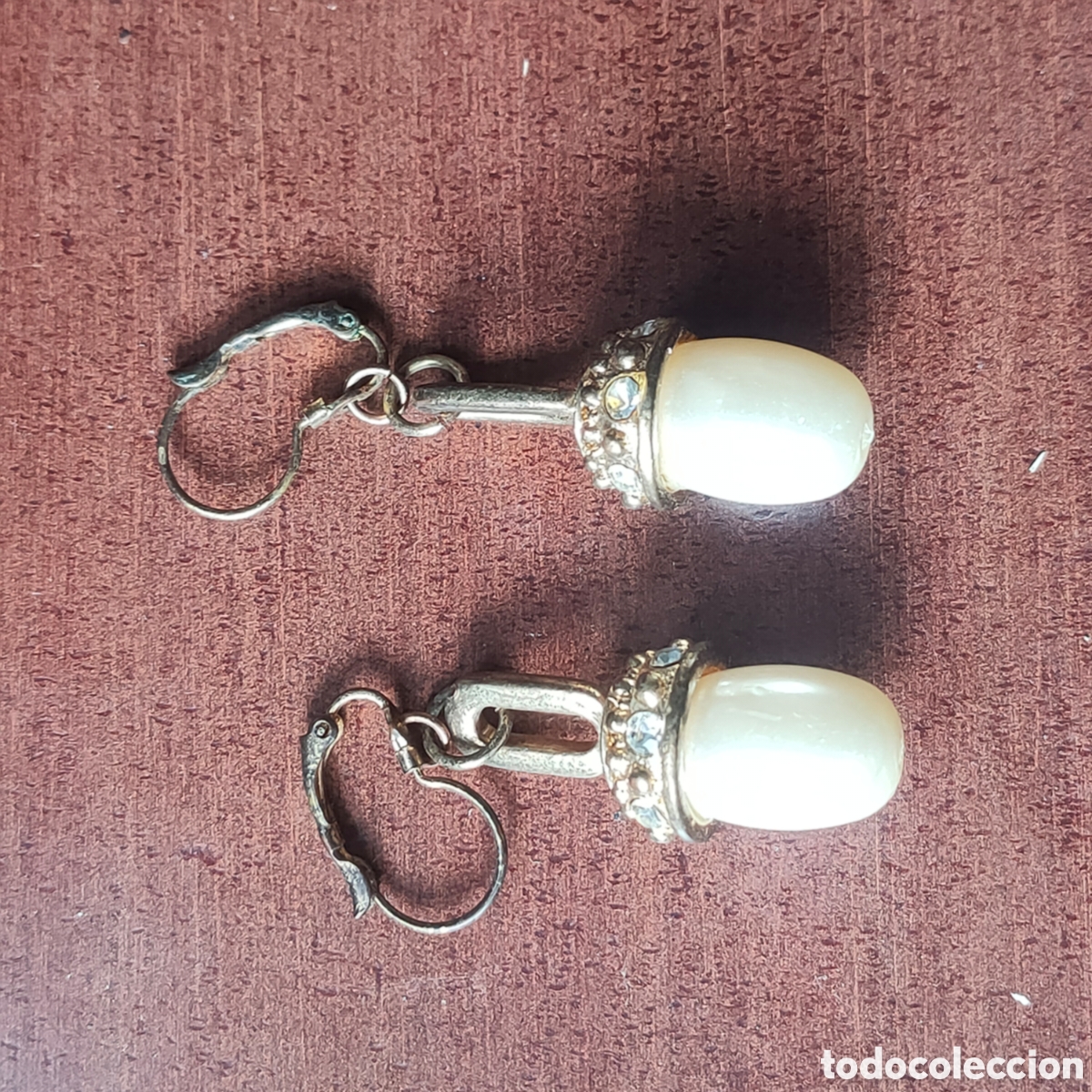 Gioielleria: Raros pendientes ochenteros con perlas y cierre de &eacute;poca. Alta bisuteria