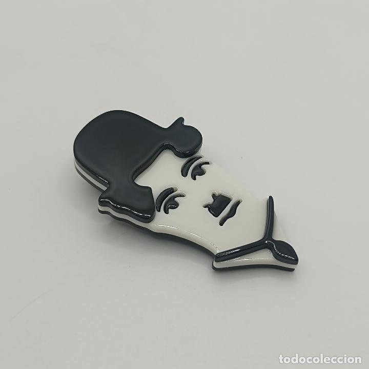 Joyeria: Original broche de Charlie Chaplin en acr&iacute;lico. - Foto 2
