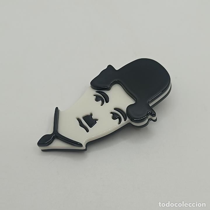 Joyeria: Original broche de Charlie Chaplin en acr&iacute;lico. - Foto 4