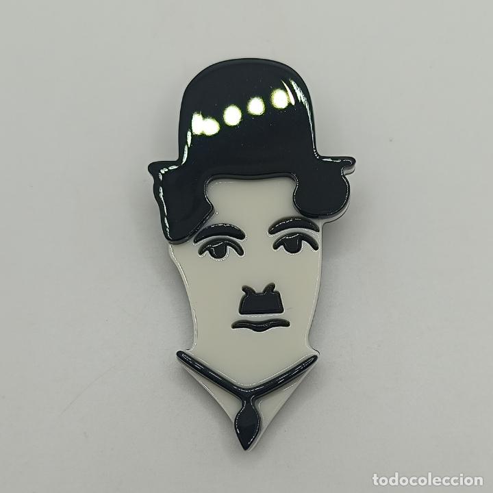 Joyeria: Original broche de Charlie Chaplin en acr&iacute;lico. - Foto 1
