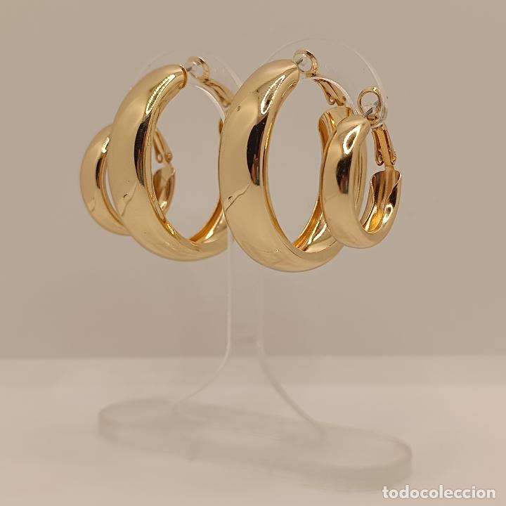 Joyeria: Lote de dos pares de elegantes y sofisticados pendientes de aro con ba&ntilde;o de oro. - Foto 2