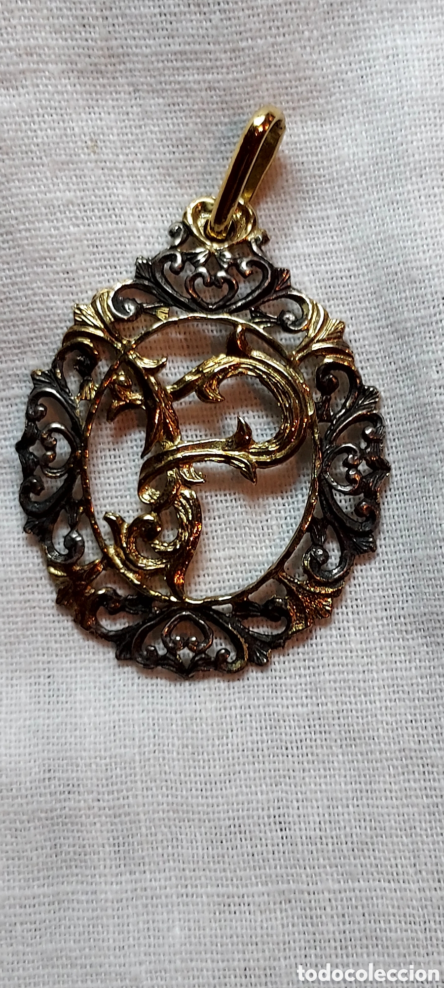 Joyeria: MEDALLA DE PLATA DORADA CON LA LETRA P - Foto 1