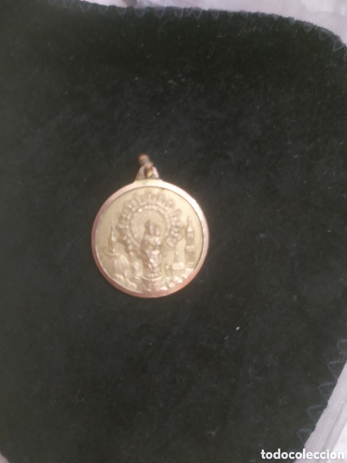 Jewelry: Medalla de oro Virgen del Pilar y Sagrado coraz&oacute;n