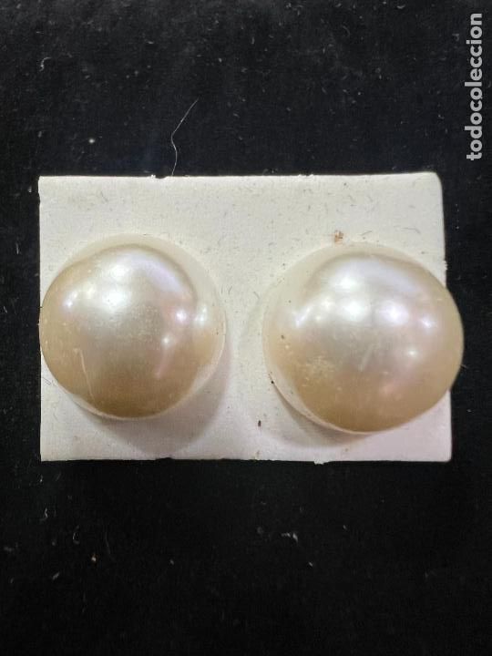 Gioielleria: PAREJA DE PENDIENTES IMITANDO PERLA Y PLATA - MEDIDA 1,5 CM