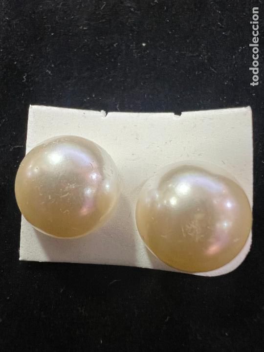 Gioielleria: PAREJA DE PENDIENTES IMITANDO PERLA Y PLATA - MEDIDA 1,5 CM