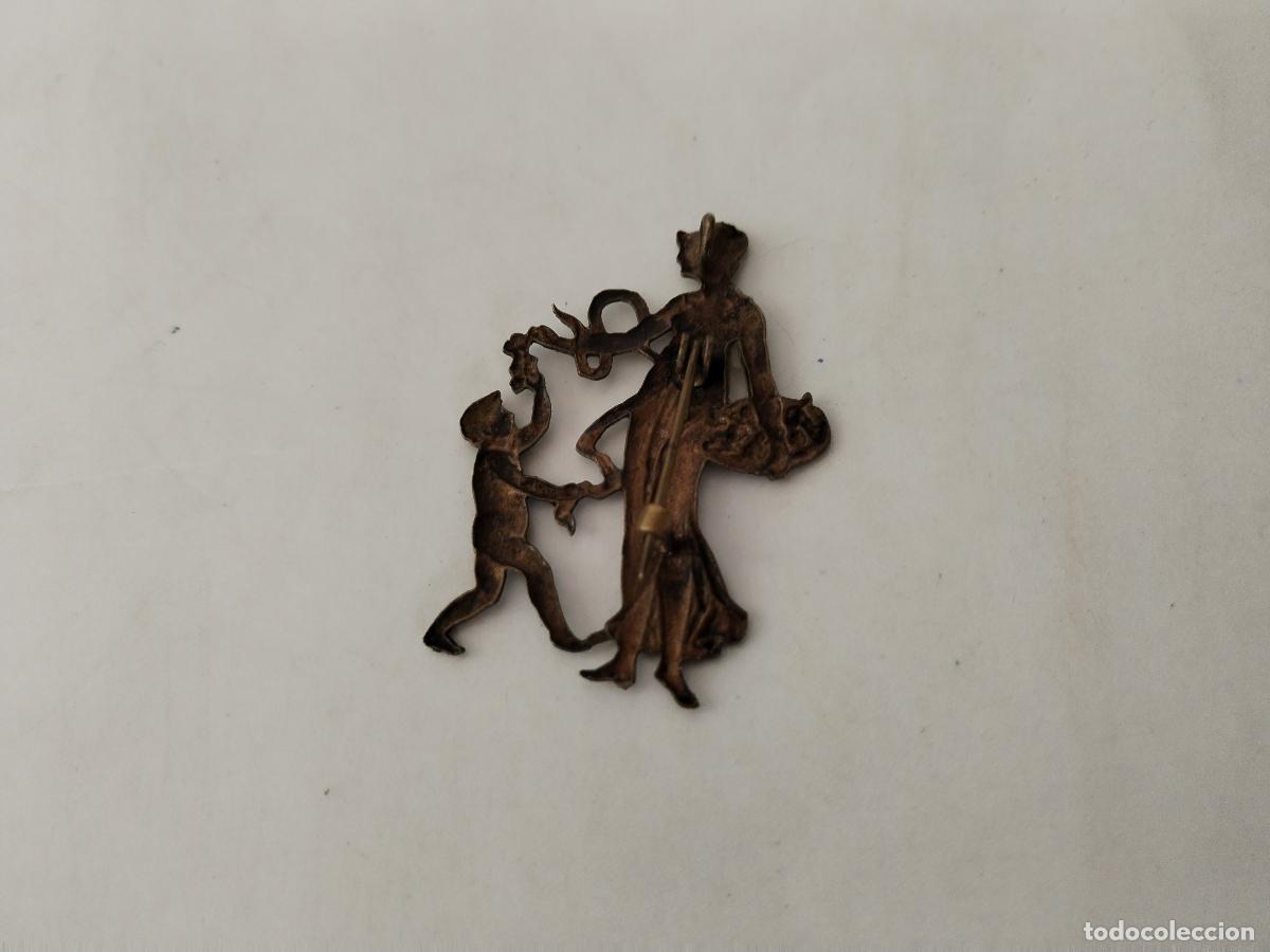 Joyeria: antiguo broche de plata dorada - Foto 2