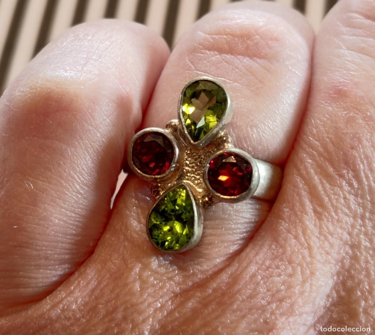 Joyeria: Anillo Plata de Ley con Granates y Peridotos - Foto 1