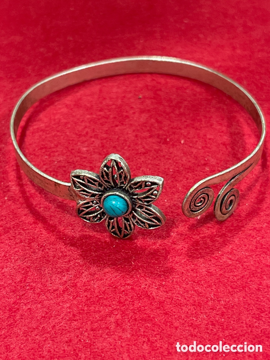 Joyeria: Pulsera/brazalete en metal plateado. - Foto 1