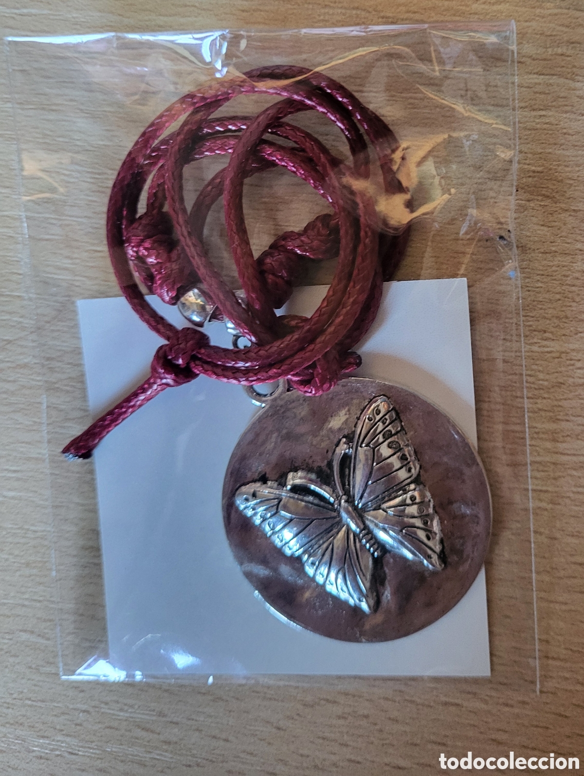 Joyeria: COLGANTE MEDALL&Oacute;N DE MARIPOSA - Foto 2