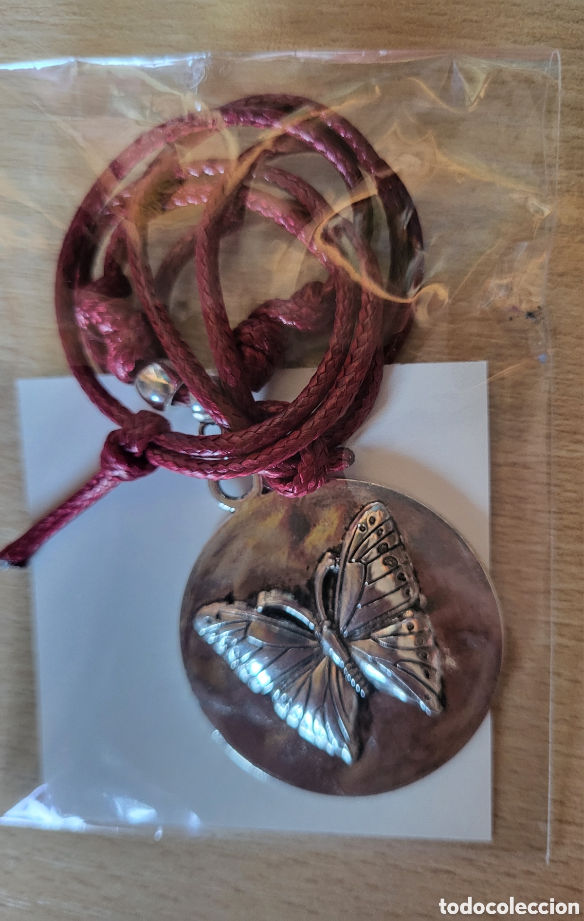 Joyeria: COLGANTE MEDALL&Oacute;N DE MARIPOSA - Foto 1