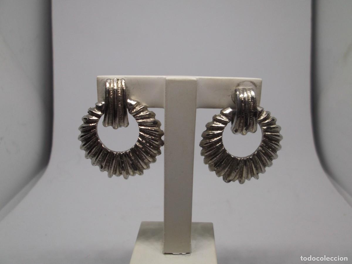 Joyeria: Pendientes largos de metal plateado de clip - Foto 1