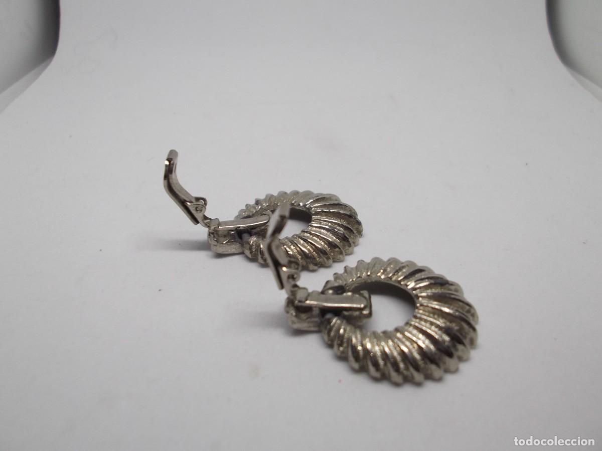 Joyeria: Pendientes largos de metal plateado de clip - Foto 3