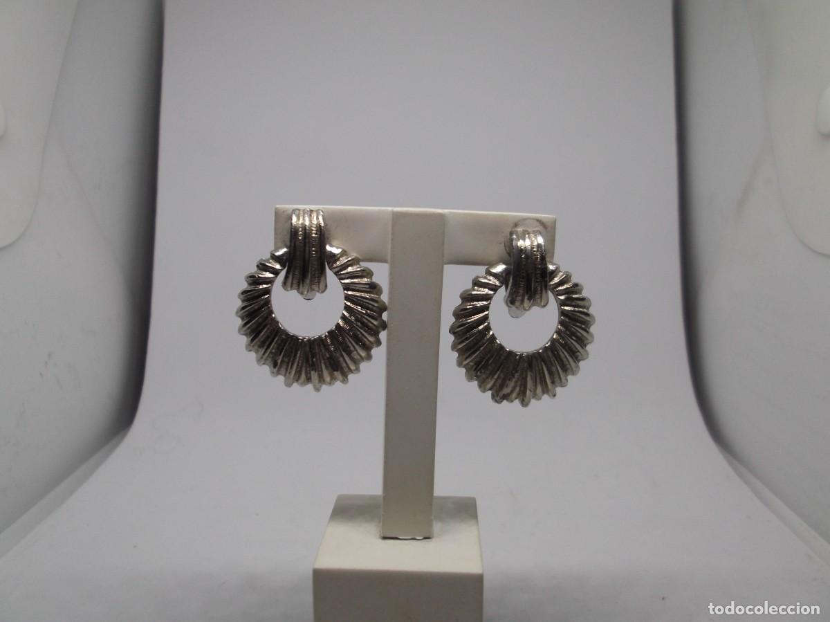 Joyeria: Pendientes largos de metal plateado de clip - Foto 4