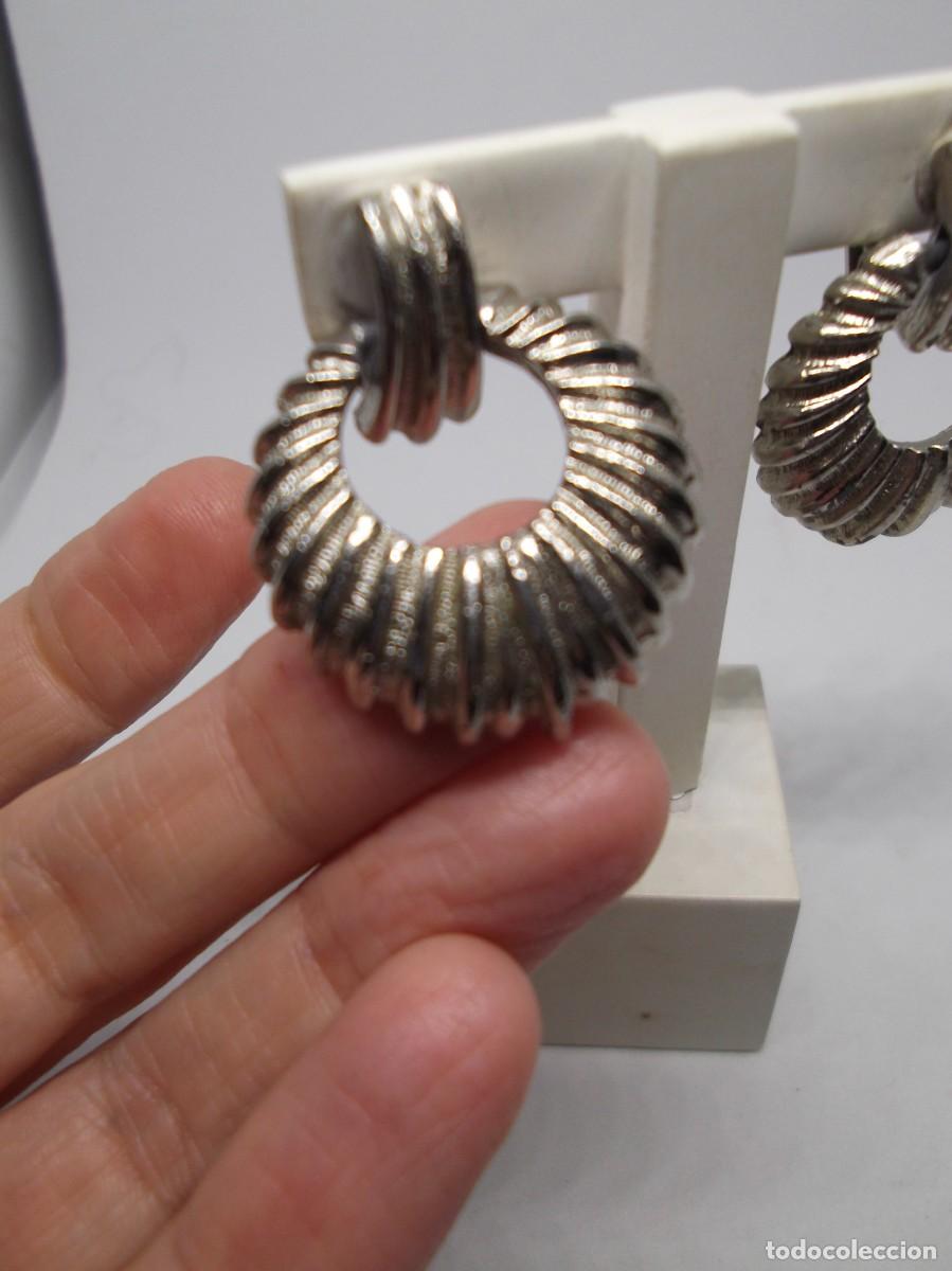 Joyeria: Pendientes largos de metal plateado de clip - Foto 5