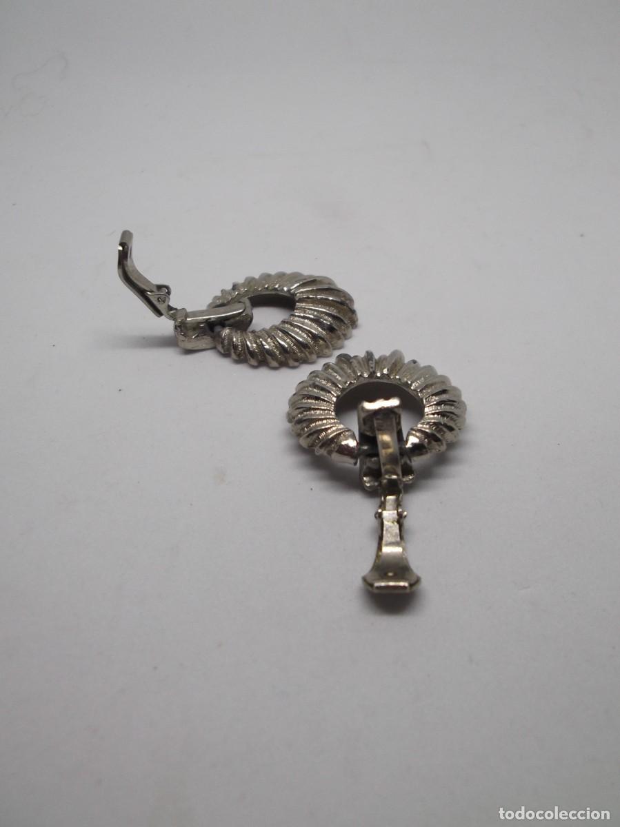 Joyeria: Pendientes largos de metal plateado de clip - Foto 6