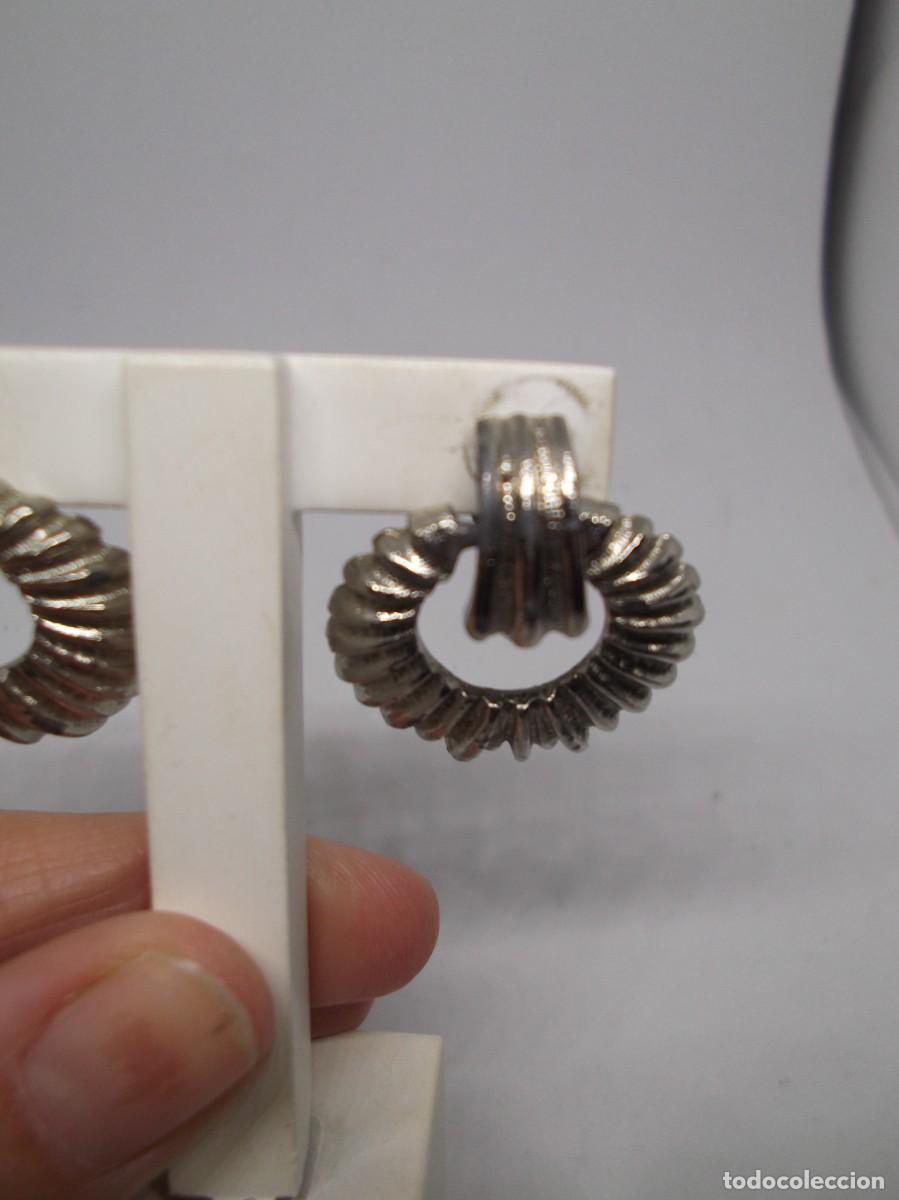 Joyeria: Pendientes largos de metal plateado de clip - Foto 7