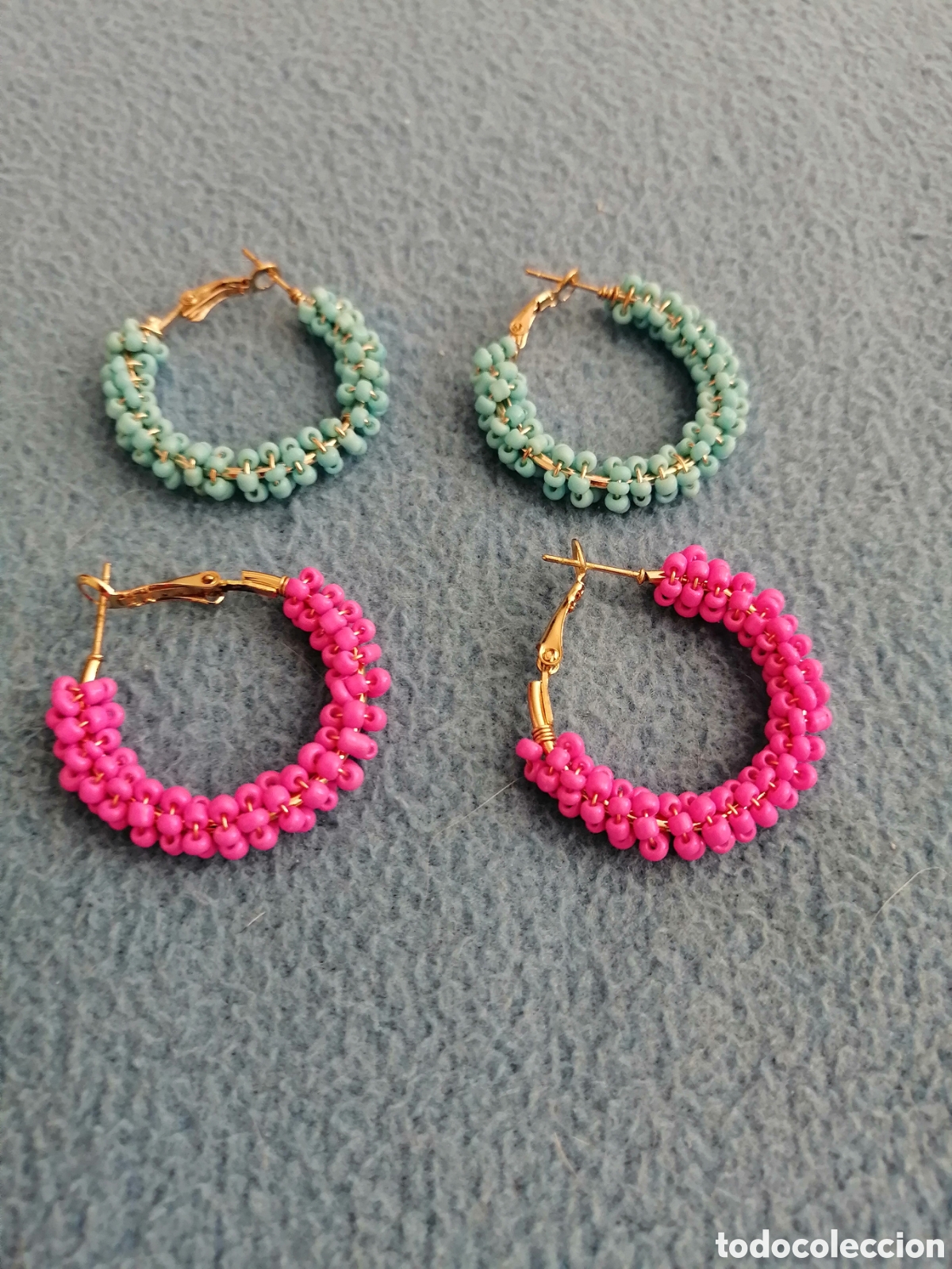 Joalharia: 2 pares de pendientes de forma de aro fucsia y azul claro