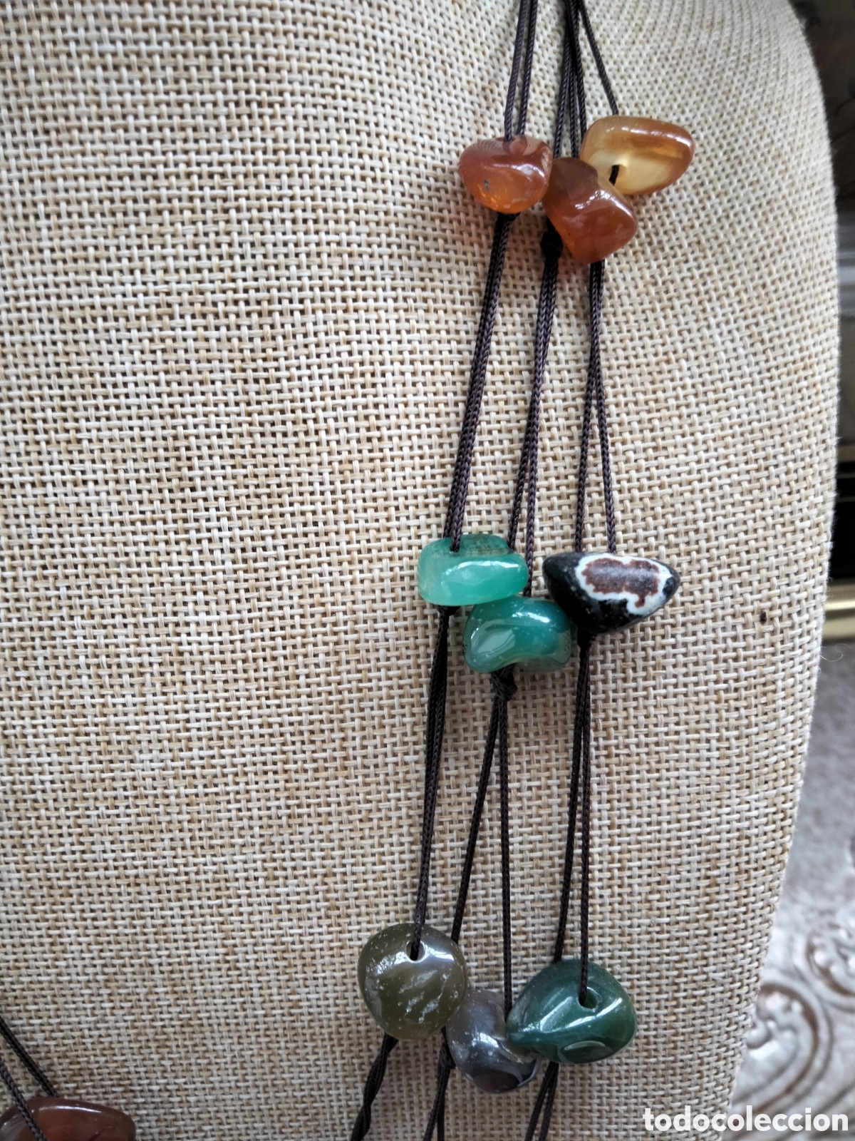 Joyeria: Collar largo artesanal con piedras de jade variadas - Foto 3