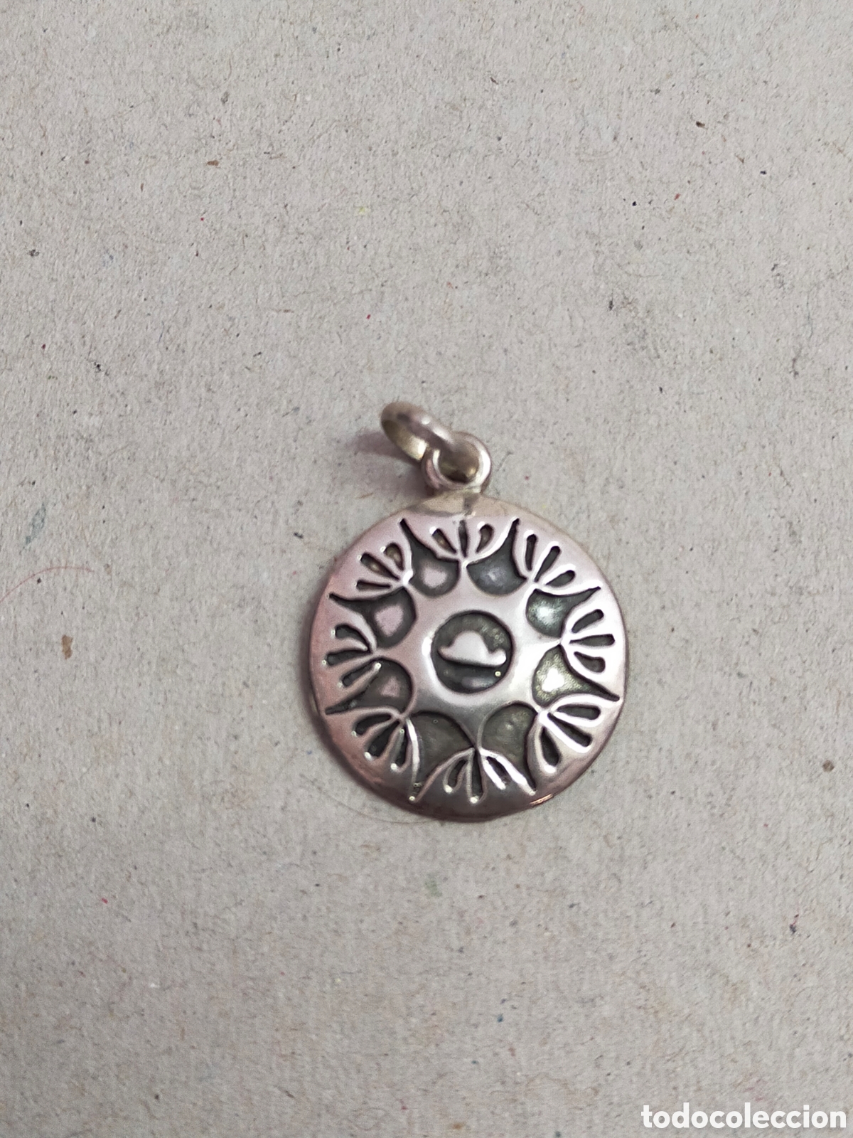 Joyeria: COLGANTE DE PLATA. 2,1 CM DE DIAMETRO. - Foto 3