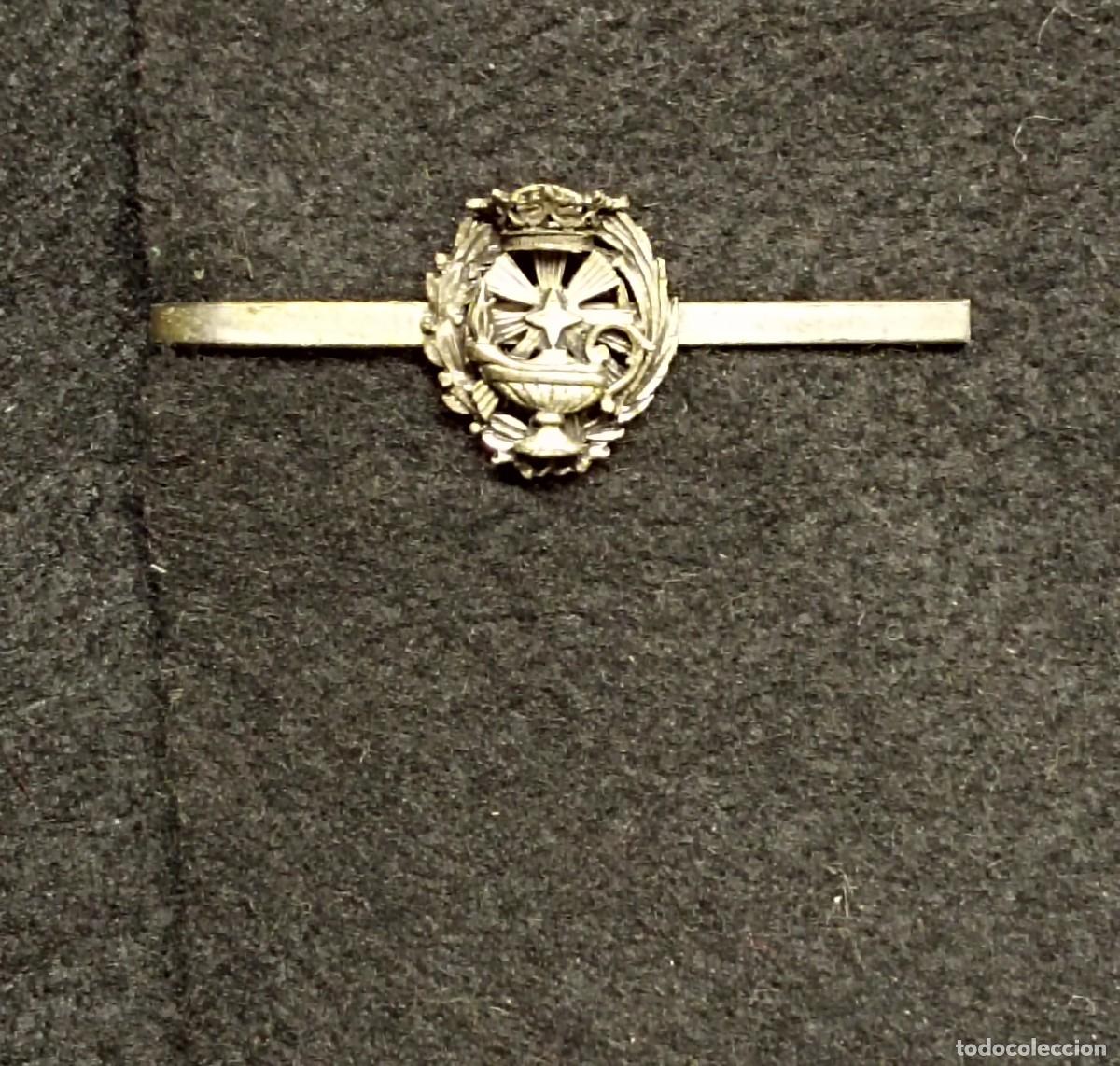 Joyeria: Pisacorbata emblema QU&Iacute;MICAS. Plata. - Foto 1