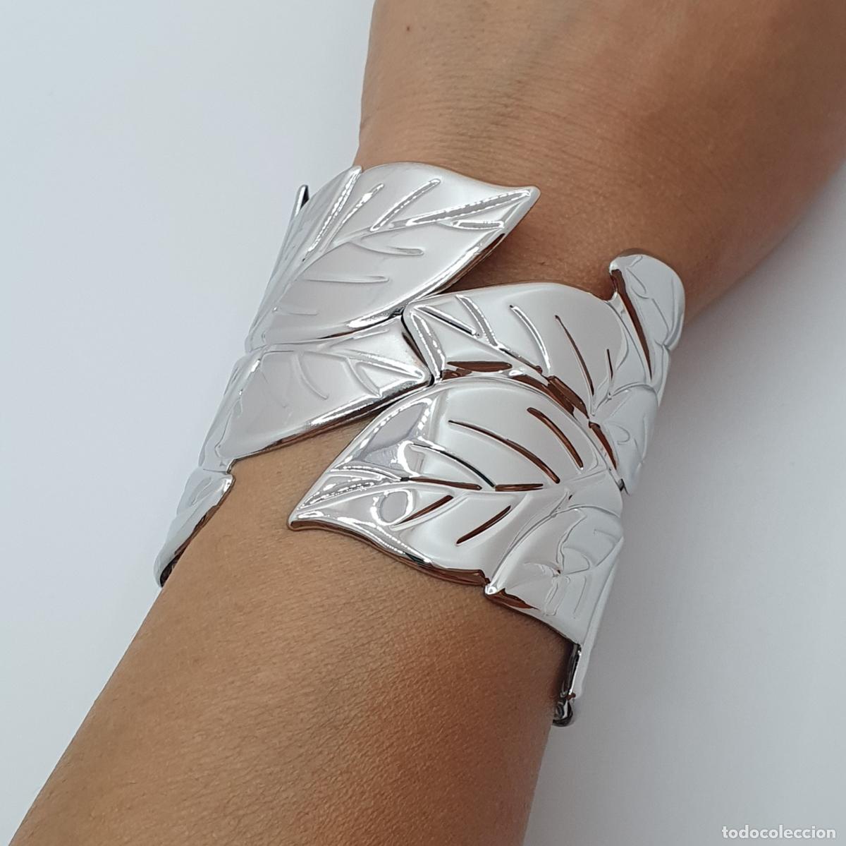 Joyeria: Gran brazalete con forma de hojas repujadas con ba&ntilde;o de plata. - Foto 6
