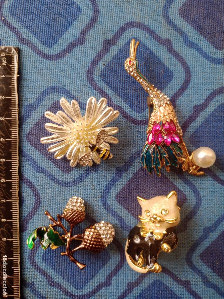 Joyeria: Bisuter&iacute;a. Lote de 4 broches - Foto 1