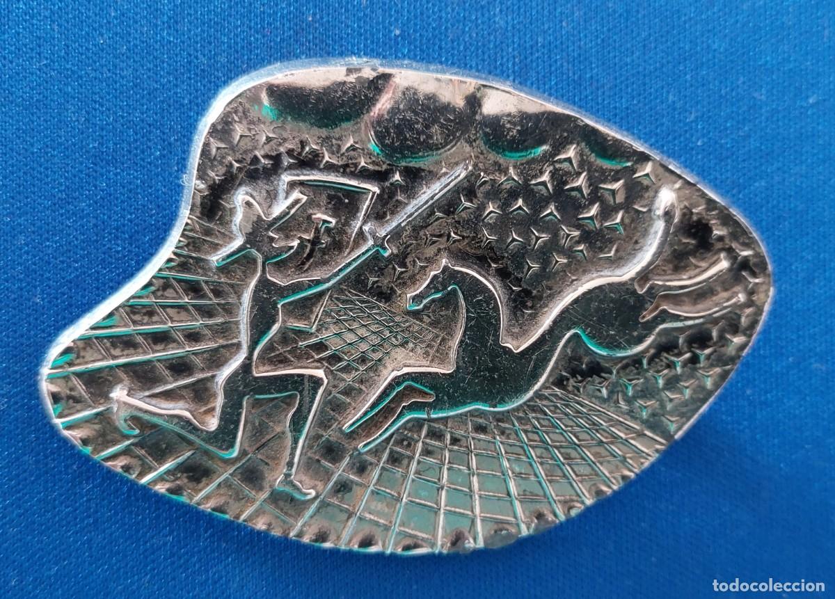 Joyeria: Broche modernista con escena de caza - Foto 1