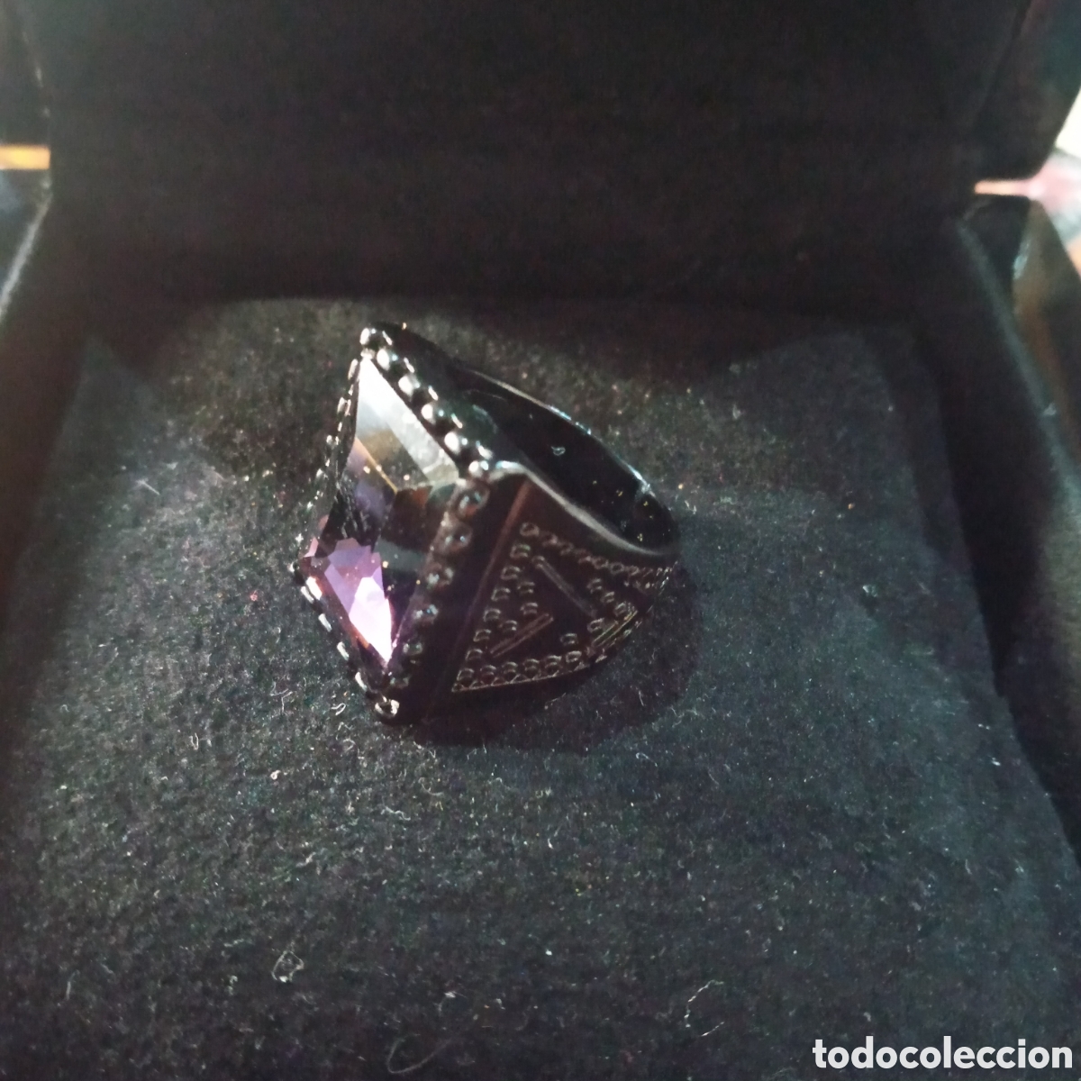 Gioielleria: ANILLO CON PIEDRA TIPO AMATISTA.