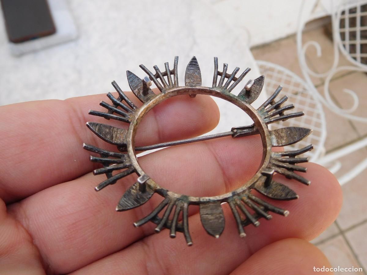 Joyeria: Broche de plata antiguo para colocar moneda - Foto 2