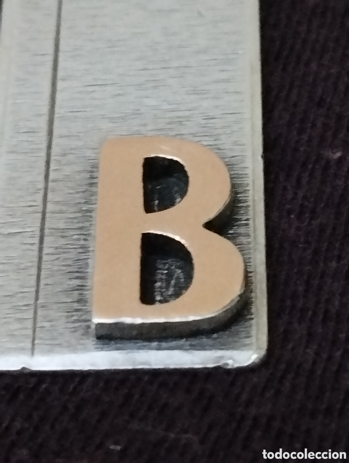 Joyeria: Llavero de plata con letra de oro - Foto 1