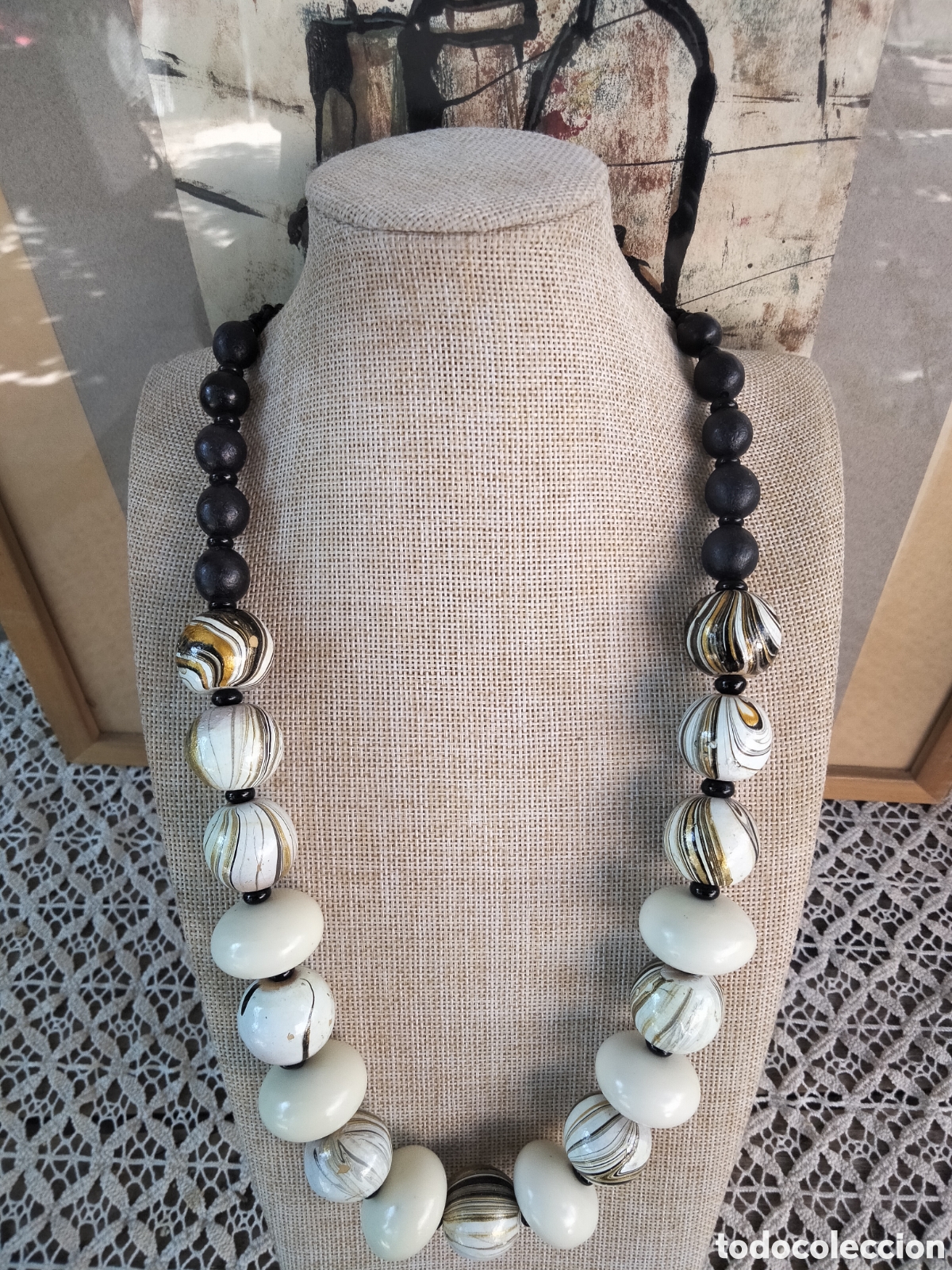 Jewelry: Collar de dise&ntilde;o ochentero con grandes cuentas redondeadas.