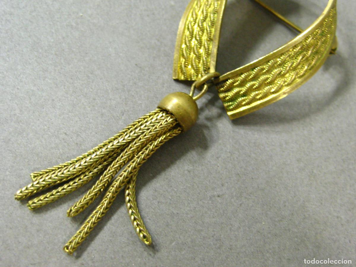 Joyeria: ANTIGUO BROCHE EN FORMA DE LAZO CON COLGANTE. - Foto 2