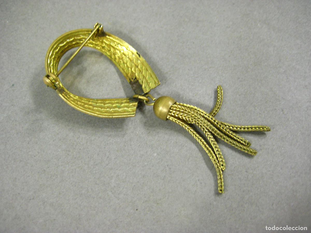 Joyeria: ANTIGUO BROCHE EN FORMA DE LAZO CON COLGANTE. - Foto 3