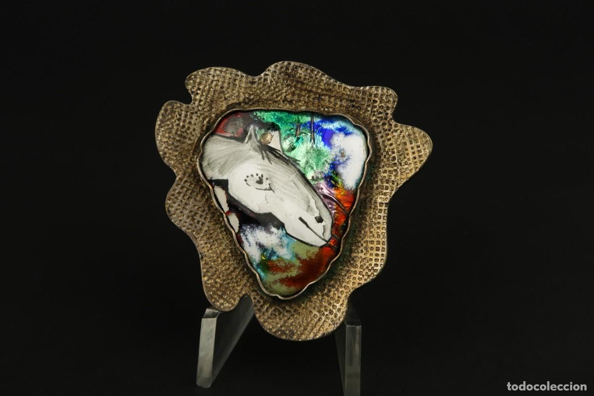 Joyeria: Antiguo Broche de Metal y Esmaltes - Foto 2