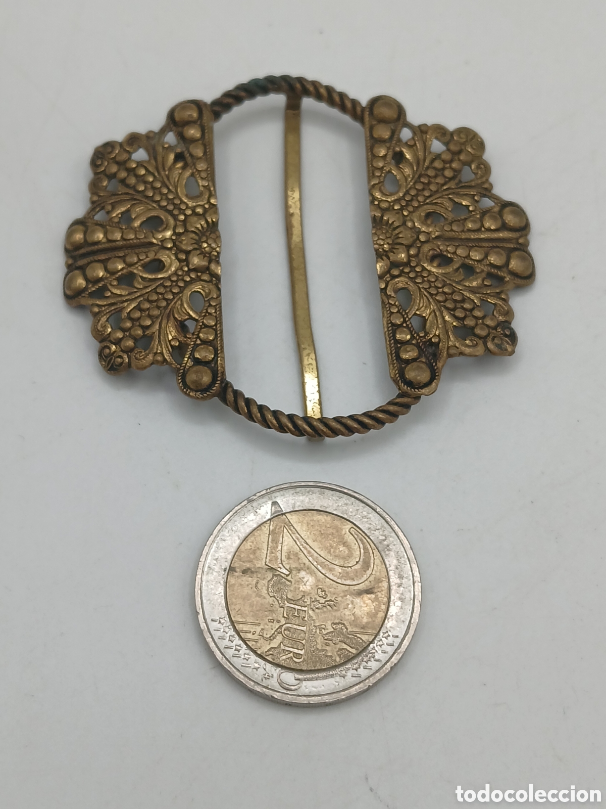 Joyeria: Antigua hebilla lat&oacute;n repujado - Foto 2